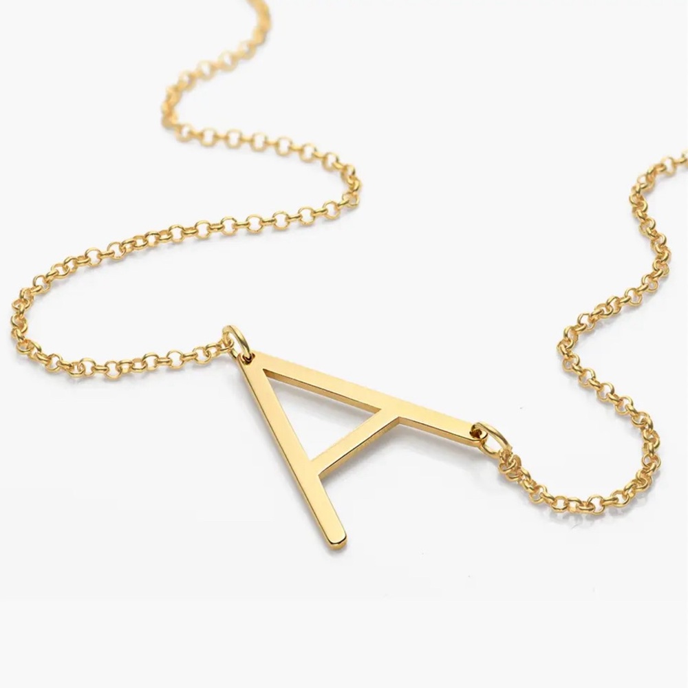 Inital necklace